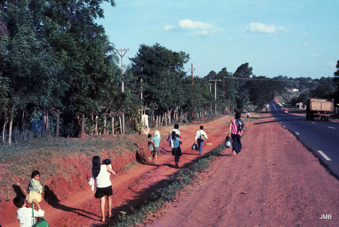 AÑO 1976 - COLOR - VIDA CAMPESINA EN PARAGUAY (JOSÉ MARÍA BLANCH)